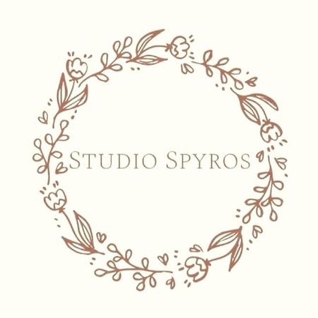 Small Garden By Studio Spyros Канони Экстерьер фото